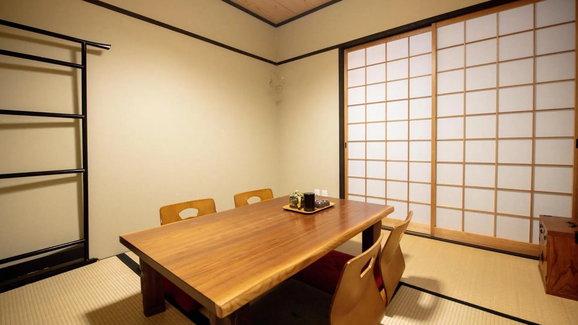 Rakuzen Nijo Villa Kyoto 0*,  Japan